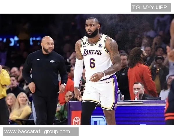 詹姆斯四十岁仍如巨婴湖人未续约他频频装病引发热议