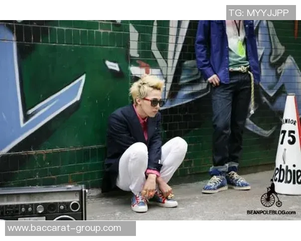 里夫斯绅士风范让座遭拒77心动想坐腿上引发笑料