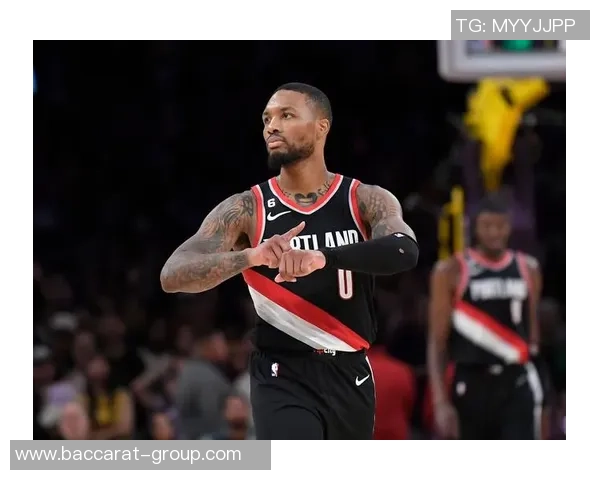 利拉德积极招募字母哥加盟开拓者再续前缘引发球迷热议 利拉德积极招募字母哥加盟开拓者再续前缘引发球迷热议